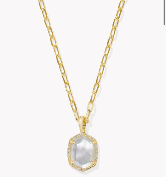 Daphne Pave Frm Pnd Necklace