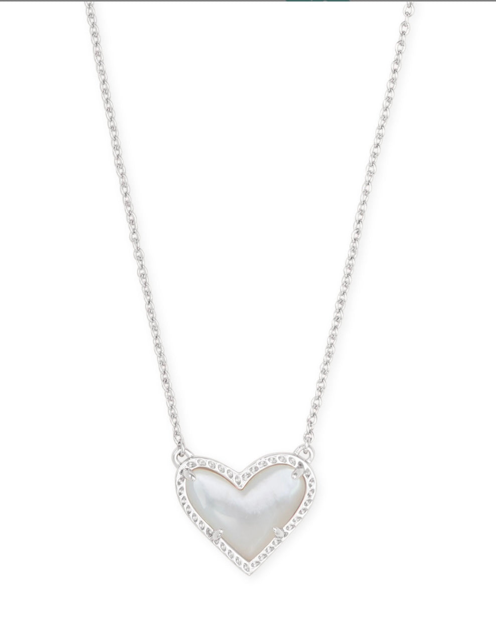 Ari Heart Short Pendant Necklace