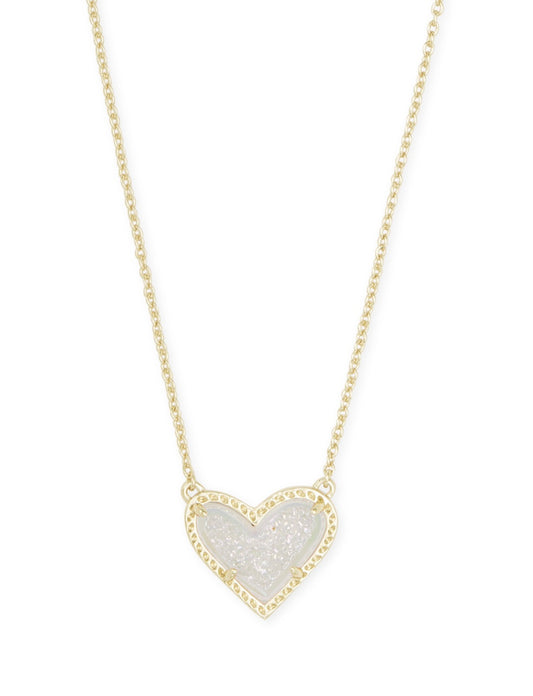 Ari Heart Short Pendant Necklace